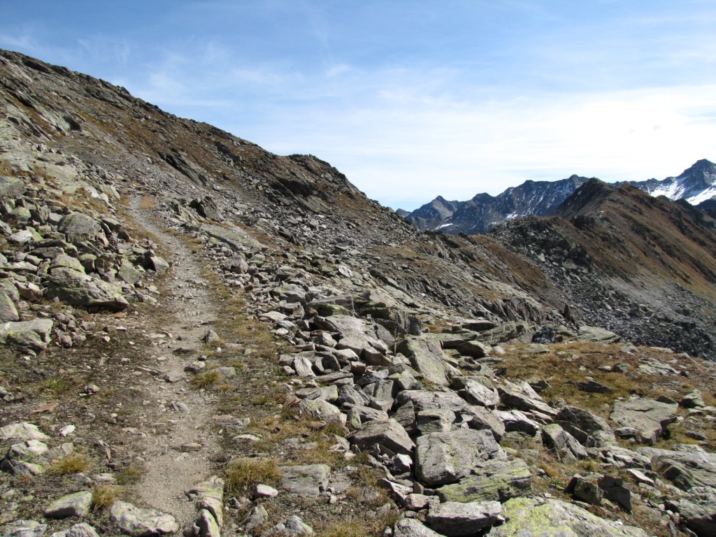 der Linksbogen haben wir hinter uns gelassen und wandern nun zur Jöriflüelafurgga