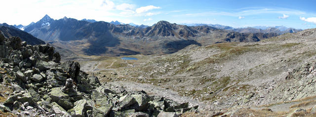 Breitbildfoto von der Jöriflüelafurgga aus gesehen, mit Blick Richtung Müllersch Tälli und das Flüela Schwarzhorn