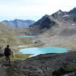 Mäusi bestaunt während dem Wandern die Jöriseen