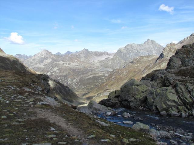 bei Punkt 2489 m.ü.M. Hier fliesst der Jöribach abwärts Richtung Vereina