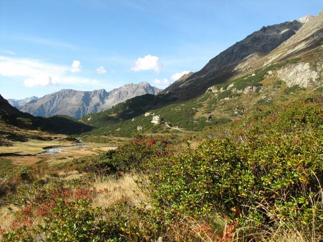 wir nähern uns dem Berghaus Vereina