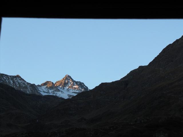 Blick vom Schlafzimmer Fenster vom Berghaus Vereina auf das Flüela Wisshorn