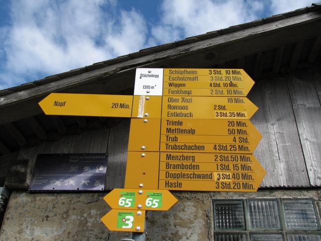 Bei der Stächelegg 1304 m.ü.M führt uns der Wanderweg aufwärts zum Napf