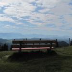 auf dieser Bank haben wir Znüni Pause gemacht und die Aussicht genossen