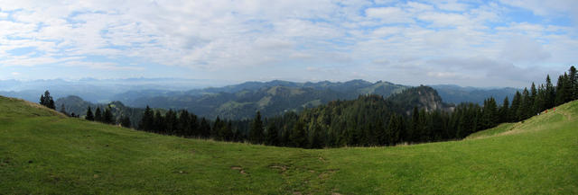 Breitbildfoto vom Napf aus gesehen Richtung Lushütte. Unser nächstes Ziel