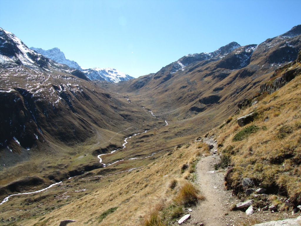 Blick ins das Val dal Tschüvel bei Punkt 2495 m.ü.M.