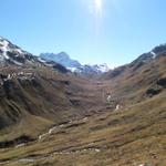 Blick ins Val dal Tschüvel und Kesch Hütte mit Piz Kesch