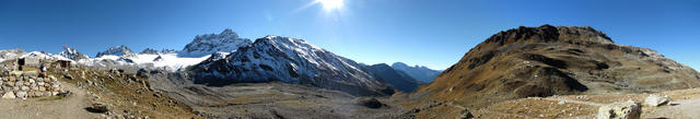 Breitbildfoto von der Chamanna digl Kesch aus gesehen Richtung Porchabella Gletscher, Piz Kesch, Val Tuors und Piz Forun