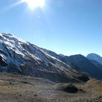 Breitbildfoto von der Chamanna digl Kesch aus gesehen Richtung Porchabella Gletscher, Piz Kesch, Val Tuors und Piz Forun
