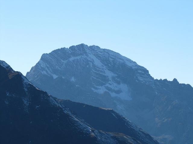 Blick zum mächtigen Piz Ela