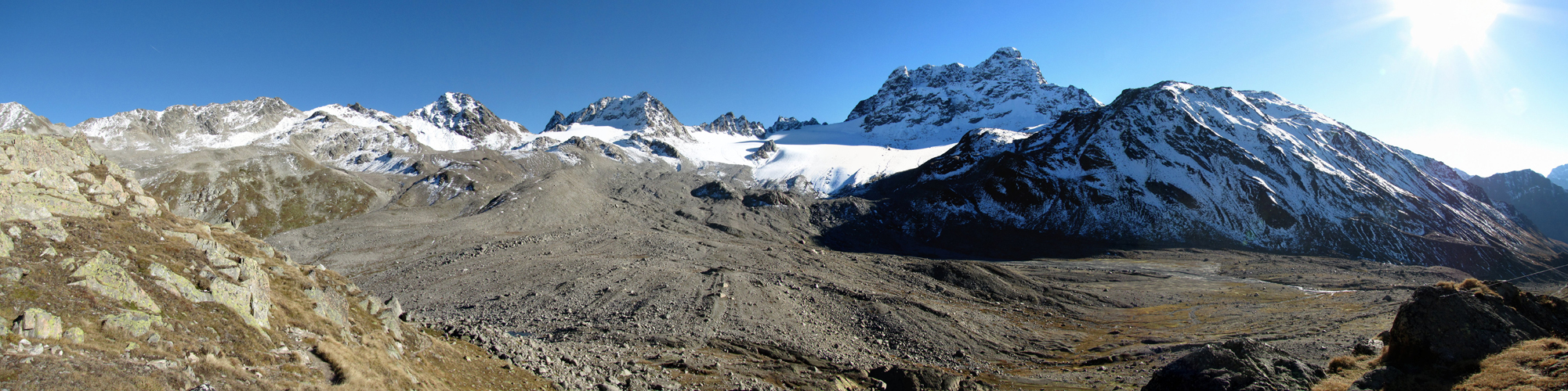 Breitbildfoto von der Keschhütte aus gesehen, Richtung Piz Porchabella, Piz Val Müra, Porchabella Gletscher und der Piz Kesch