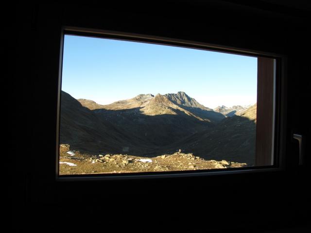 Blick vom Treppenhaus der Kesch Hütte, ins Val dal Tschüvel