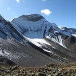 Blick zurück zur mächtigen Nordwand des Piz Üertsch