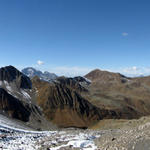 Breitbildfoto kurz vor der Fuorcla Pischa mit Blick Richtung Val Plazbi