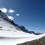 Blick zurück zur Fuorcla Pischa mit seiner Schneewächte