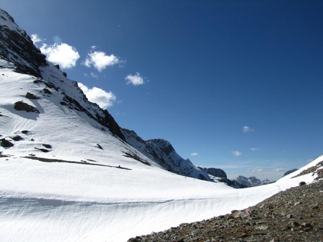 Blick zurück zur Fuorcla Pischa mit seiner Schneewächte