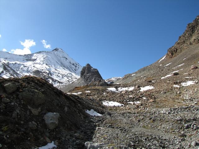 Blick zurück zur Fuorcla Pischa. Links davon der Piz Blaisun