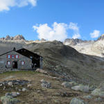 schönes Breitbildfoto bei der Chamanna d'Es-cha mit Blick zum Piz Kesch