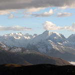 ein Breitbildfoto das einem die Sprache verschägt! Die gesamte Berninagruppe schön aufgereiht. In der Mitte der Biancograt