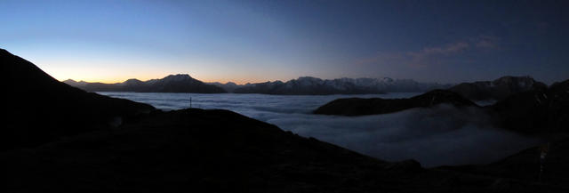 Breitbildfoto Sonnenaufgang von der Chamanna d'Es-cha 2594 m.ü.M. aus gesehen