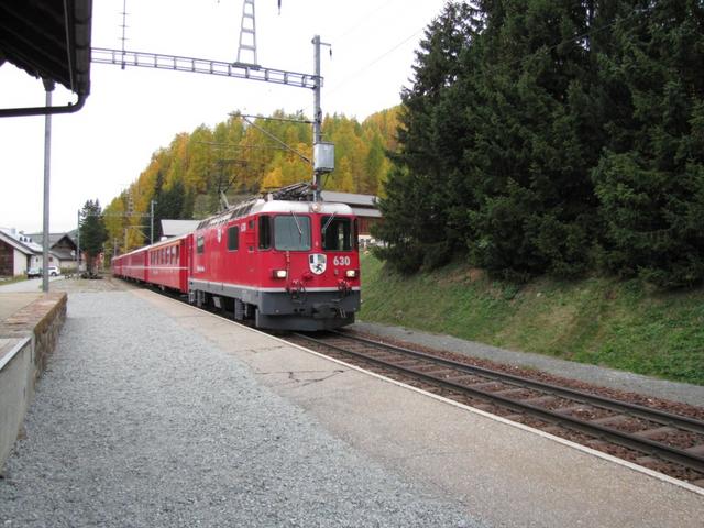 der Zug fährt ein, der uns via Zuoz und S-chanf....