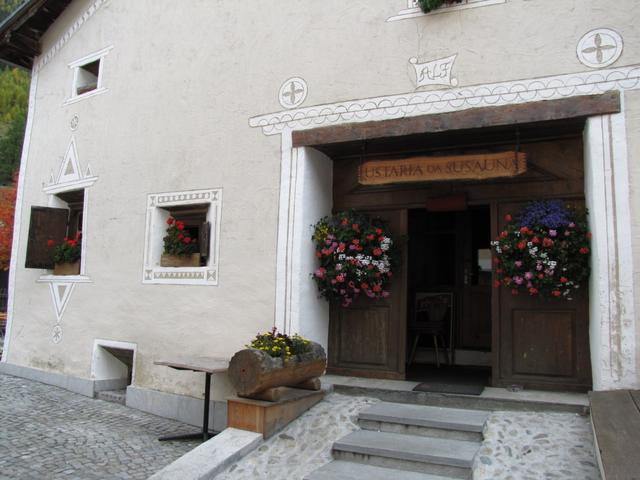 neben der Kirche ist ein Restaurant, (wie oft). Hier haben wir einen Kaffee getrunken