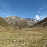 Blick zurück. Im Hintergrund der Piz Vadret und der Piz Grialetsch