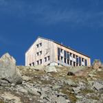 die Hütte liegt auf 2630 m.ü.M. auf der Fuorcla da Funtauna. Rucksäcke abgelegt und gleich ging es weiter