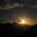 Sonnenuntergang von der Kesch Hütte aus gesehen, Richtung Piz Ela