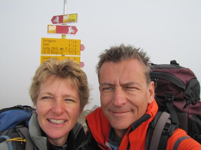 Wind und Nebel pfeift einem um die Ohren. Erinnerungsfoto aufgenommen bei der Chamanna digl Kesch 2630 m.ü.M.