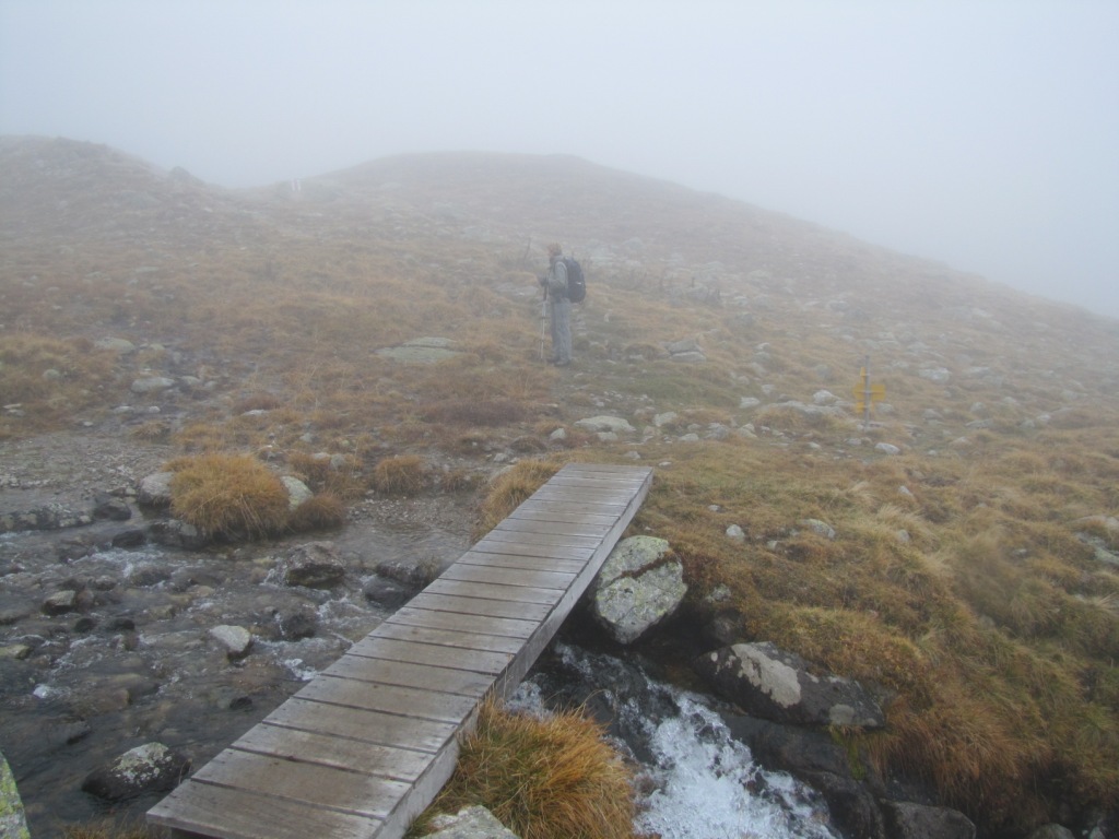 bei Punkt 2492 m.ü.M. überquert man den Ova Sartiv und bei Punkt 2524 m.ü.M. liefen wir geradeaus,