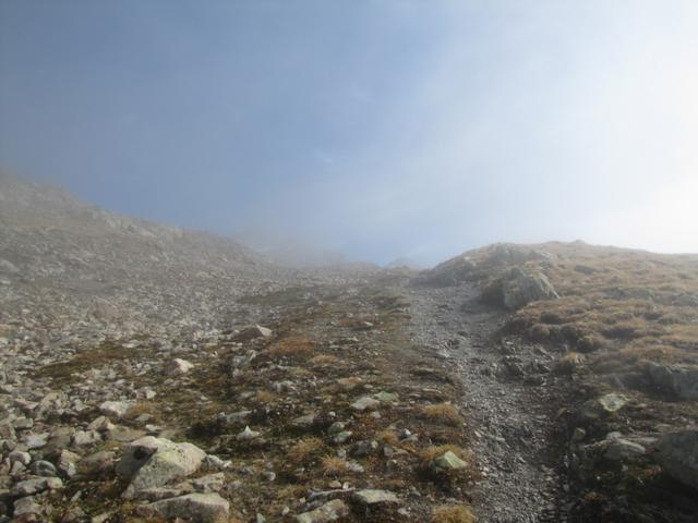 je höher wir steigen, je mehr verschwindet der Nebel