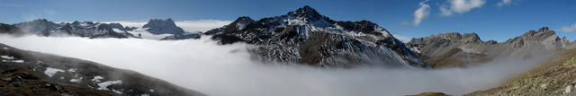 Breitbildfoto vom Sertigpass aus gesehen. Bildmitte links der Piz Kesch. Bildmitte der Piz Murtelet. Einfach grandios