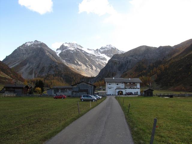 Blick zurück zum Walserhuus. Direkt dahinten das Älplihorn. Mit ein bisschen Phantasie, sieht man ein Mammut oder ein Elefant