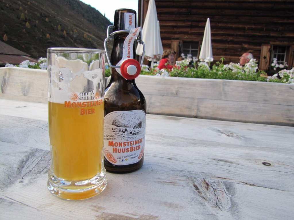 ein kühles Monstein Bier. Was möchte man noch mehr