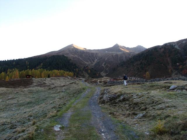 ganz links der Tällihorn liegt schon an der Sonne