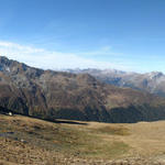 Breitbildfoto Sertigtal. Ganz links Tällihorn danach Chrachenhorn, Leidbachhorn und Rinerhorn