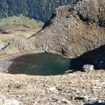 Blick runter zum kleinen Bergsee auf der Dischmaseite Punkt 2525 m.ü.M.