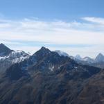 Leidbachhorn, Älplihorn. Im Hintergrund schaut der Piz Ela und der Tinzenhorn hervor