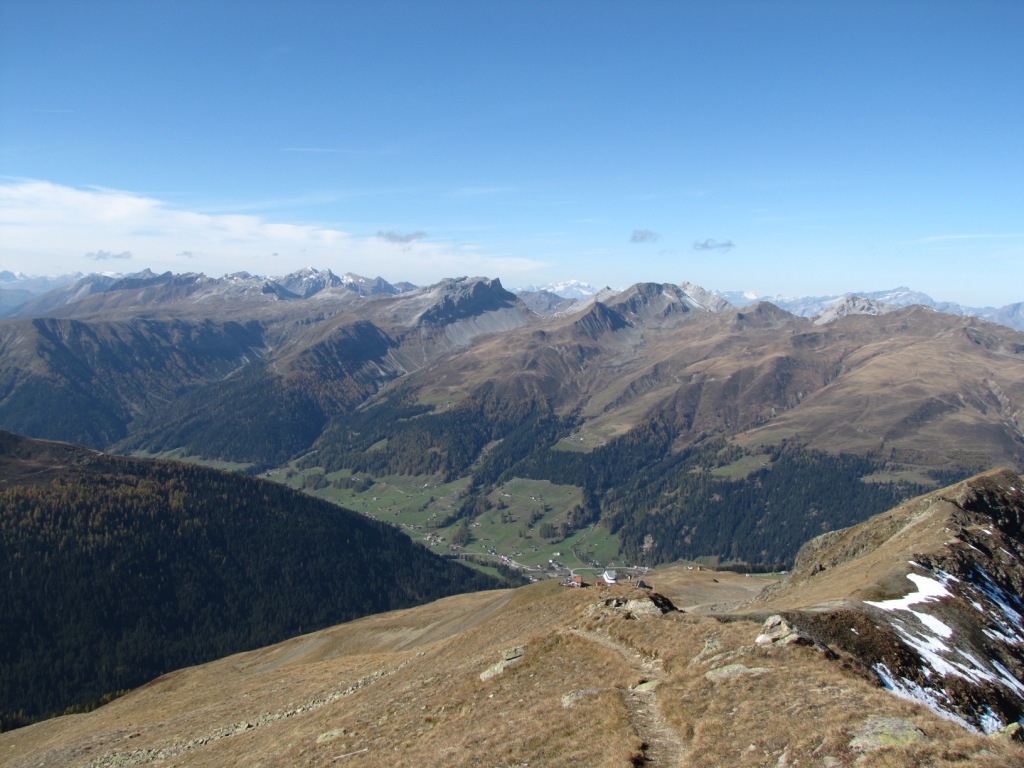 Blick ins Landwassertal und Frauenkirch