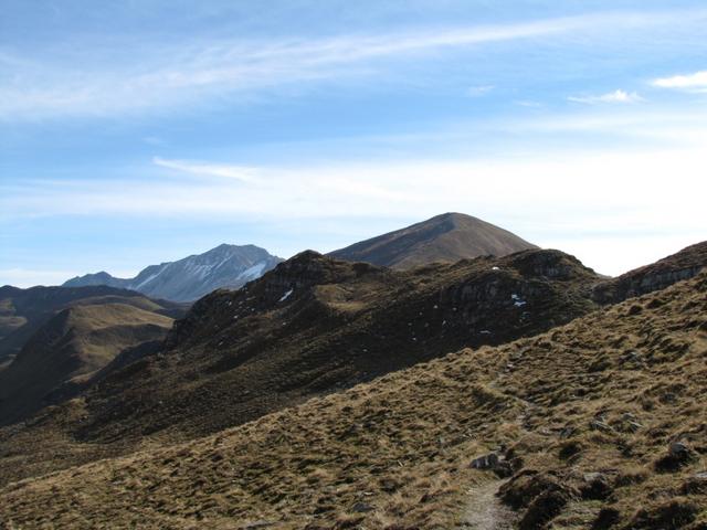 wir haben die Arflinafurgga hinter uns gelassen. Blick Richtung Mattjisch Horn und Weissfluh