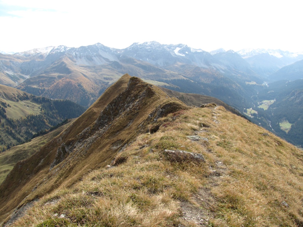 der Bergpfad wird nun luftiger aber auch spannender