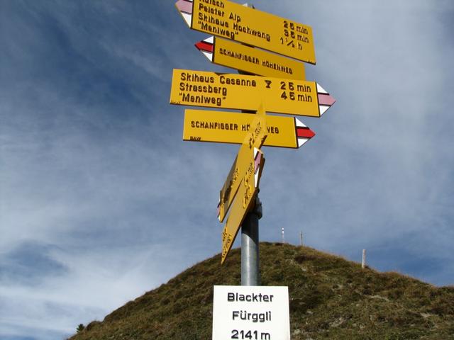 Wegweiser beim Blackter Fürggli 2141 m.ü.M.