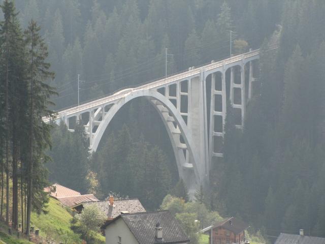 die bekannte Brücke in Langwies der Rätischen Bahn die nach Arosa führt