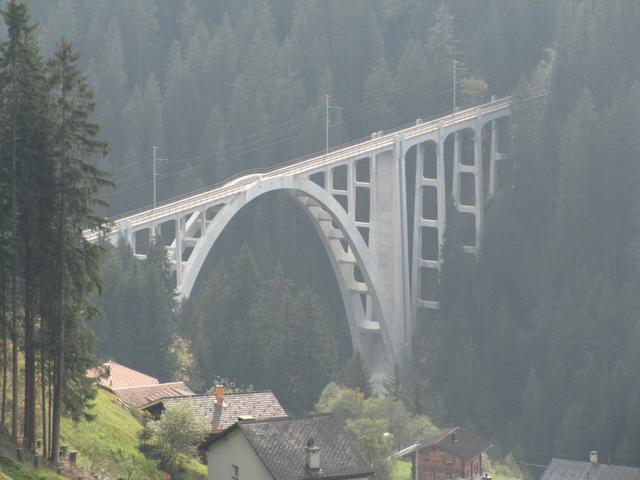 die bekannte Brücke in Langwies der Rätischen Bahn die nach Arosa führt