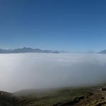 super schönes Breitbildfoto über der Nebeldecke auf dem Weg nach Stelli