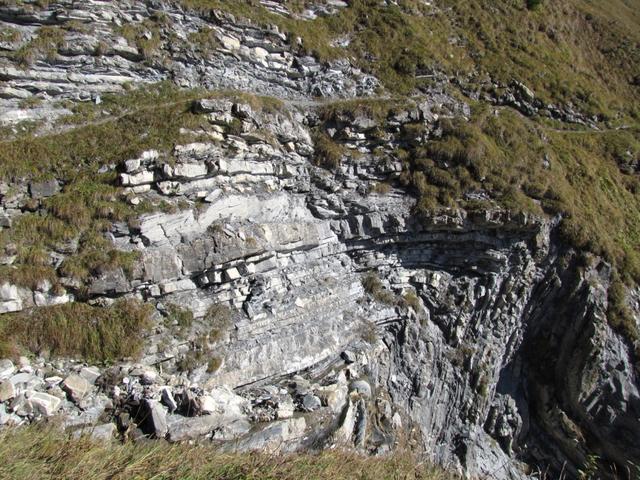 bei Punkt 1881 m.ü.M. die Schlüsselstelle. Hier ist der Weg ausgesetzt. Ausrutschen nicht erlaubt