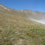 der Bergpfad führt nach Mittelsäss nun steil aufwärts nach Obersäss