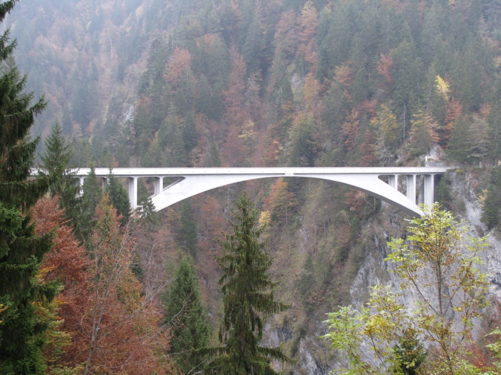 die Brücke wurde von den Architekten auf den 1. Platz gestellt, vor der Golden Gate Bridge !