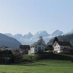 Blick zurück nach Nesslau 759 m.ü.M. und die verschneiten Churfisten